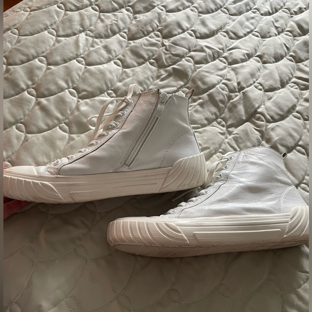 Women's Caprice GmbH & Co High-Top White leather Sneakers; size 40 (US 8.5)